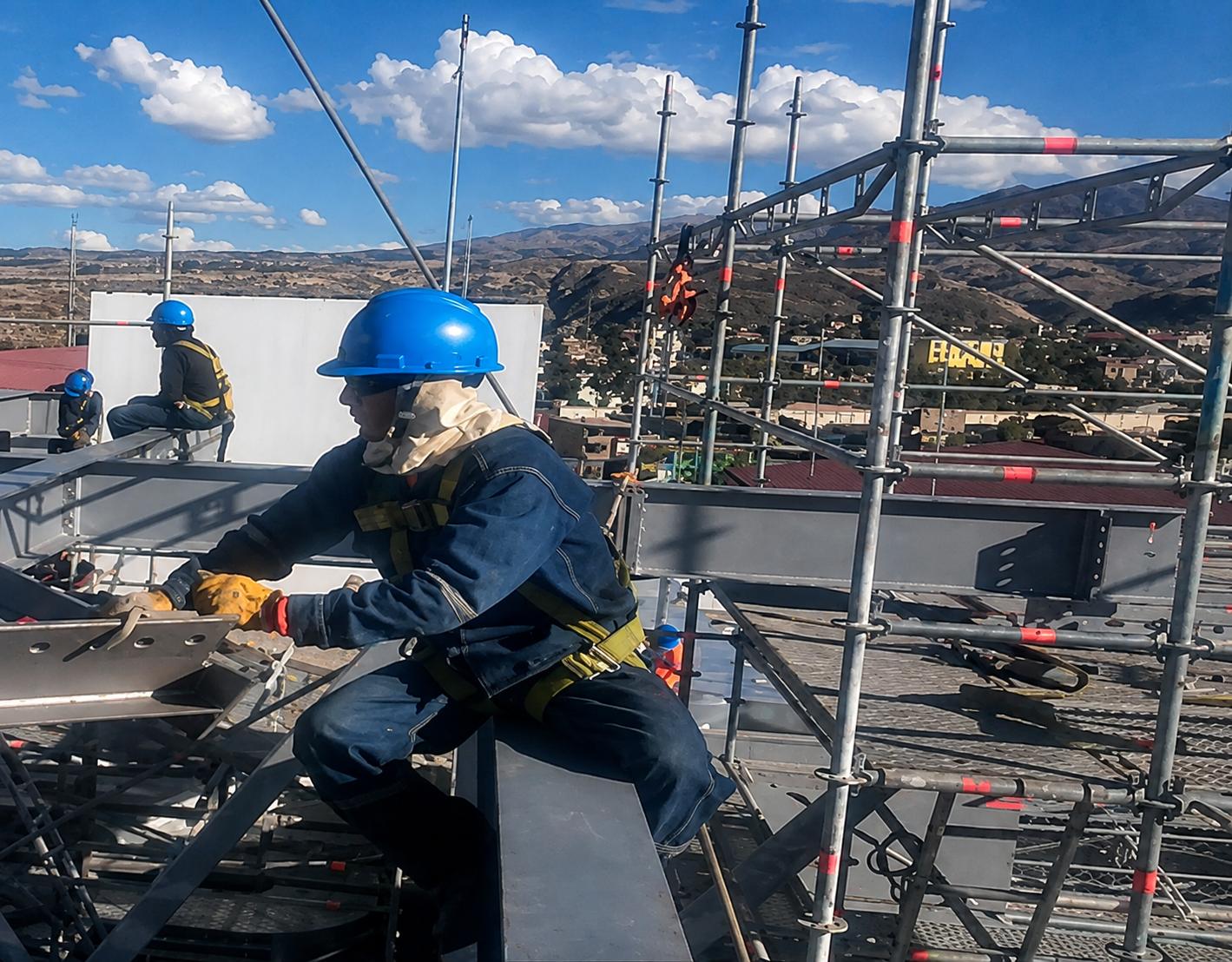 Montaje de estructura metálica en altura
