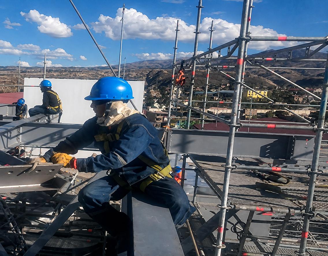 Montaje de estructuras en Ayacucho