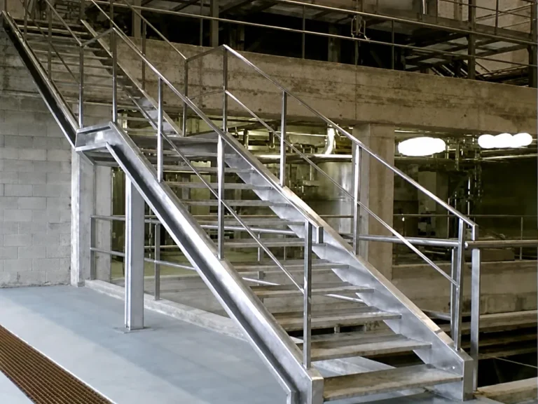 Escaleras, barandas y Grating